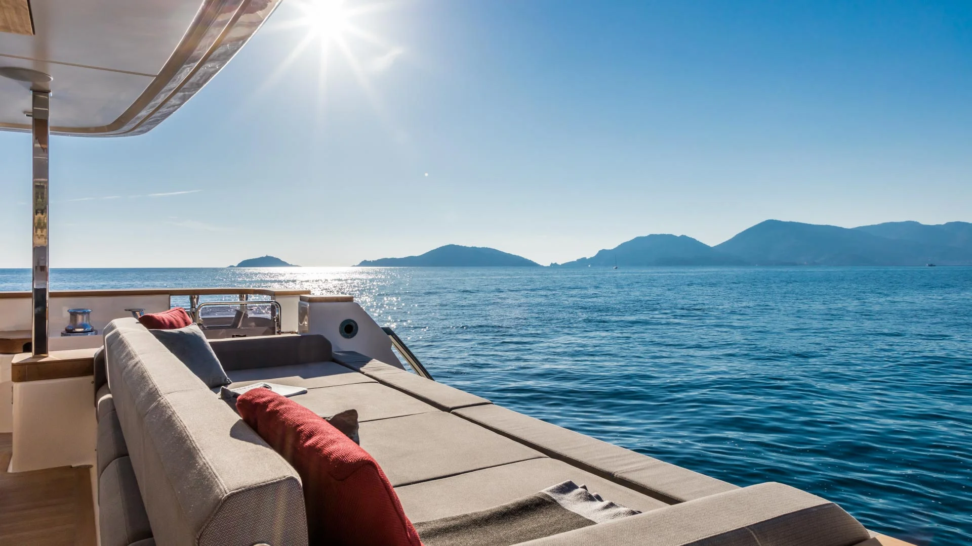 Custom Line Navetta 33 — photo 6
