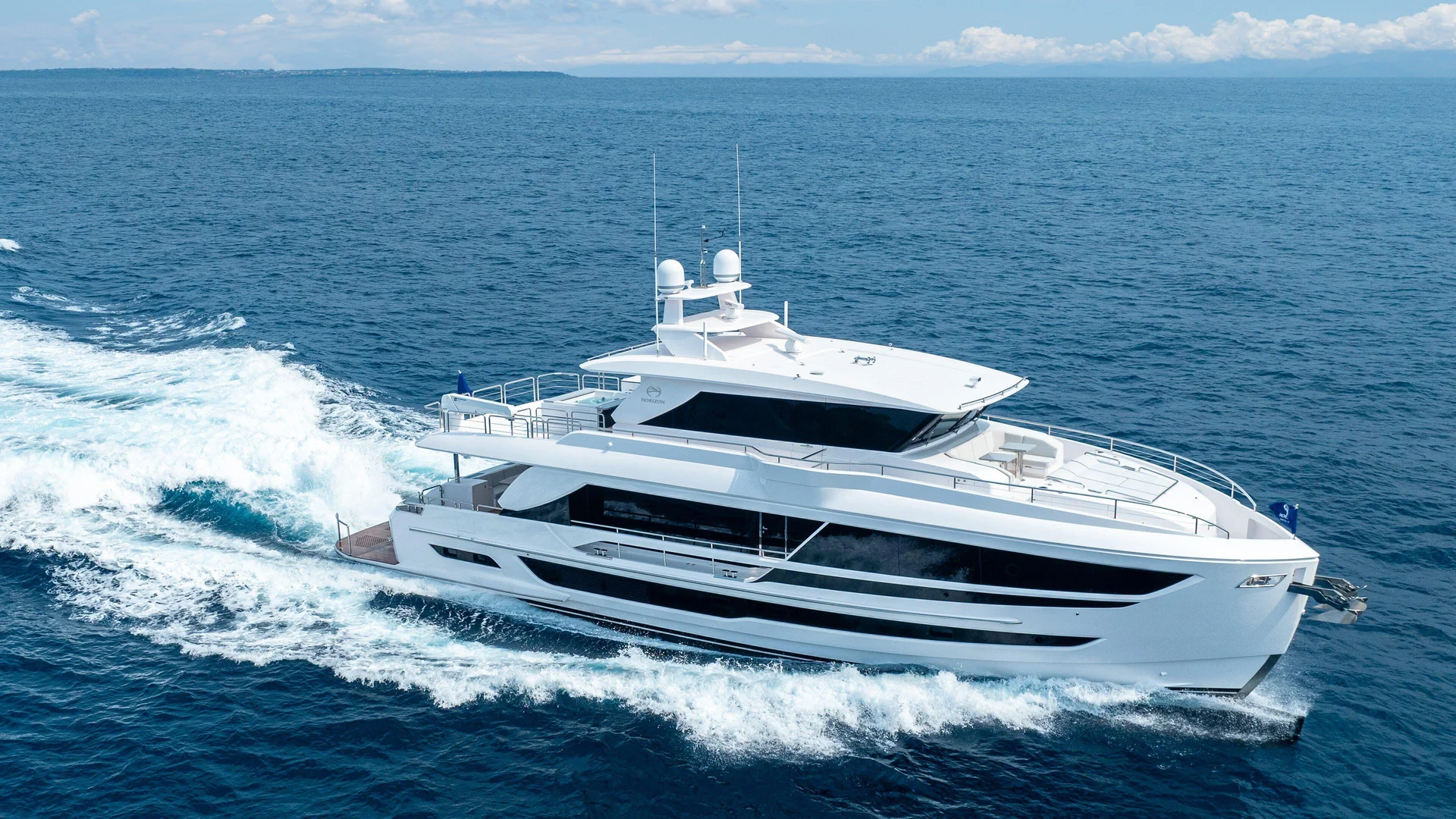 Horizon Yachts FD80 — photo 3