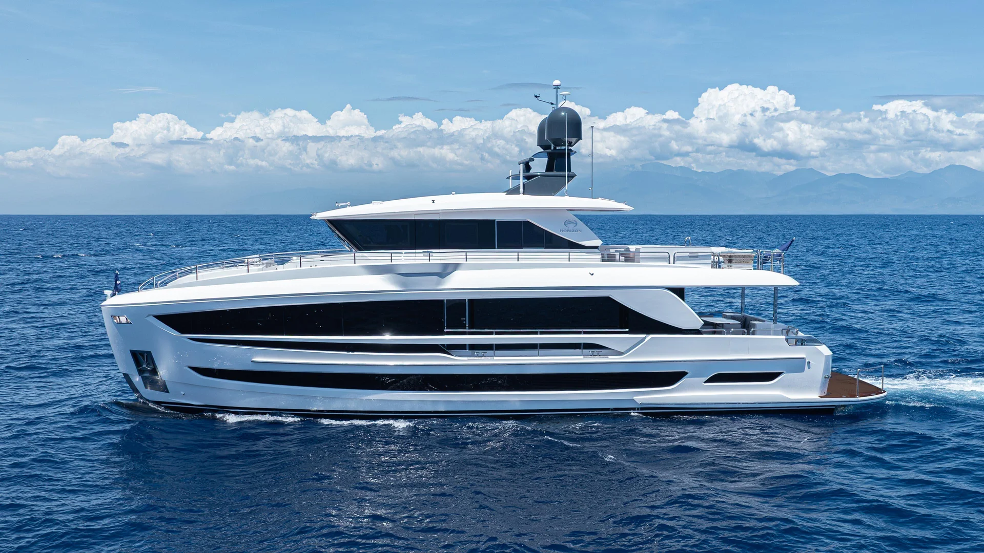 Horizon Yachts FD80 — photo 2