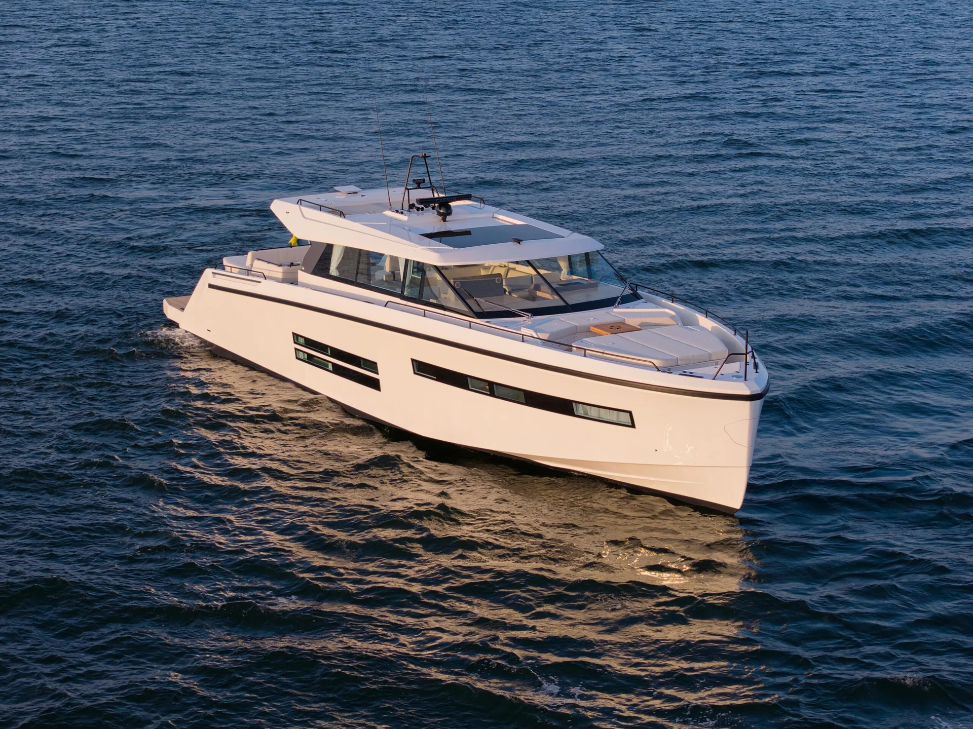 Delta Powerboats 72 coupé — photo 1