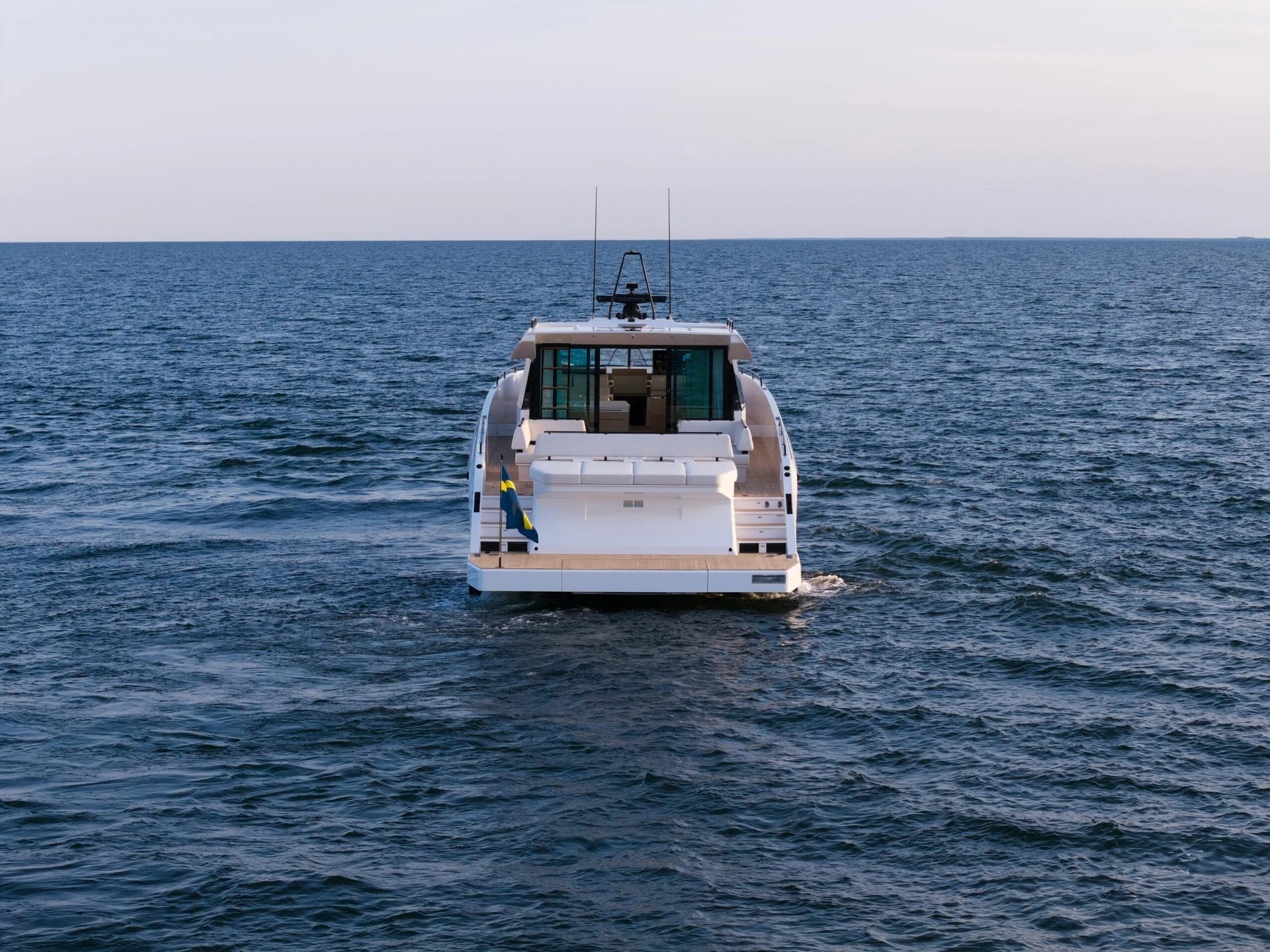 Delta Powerboats 72 coupé — photo 4