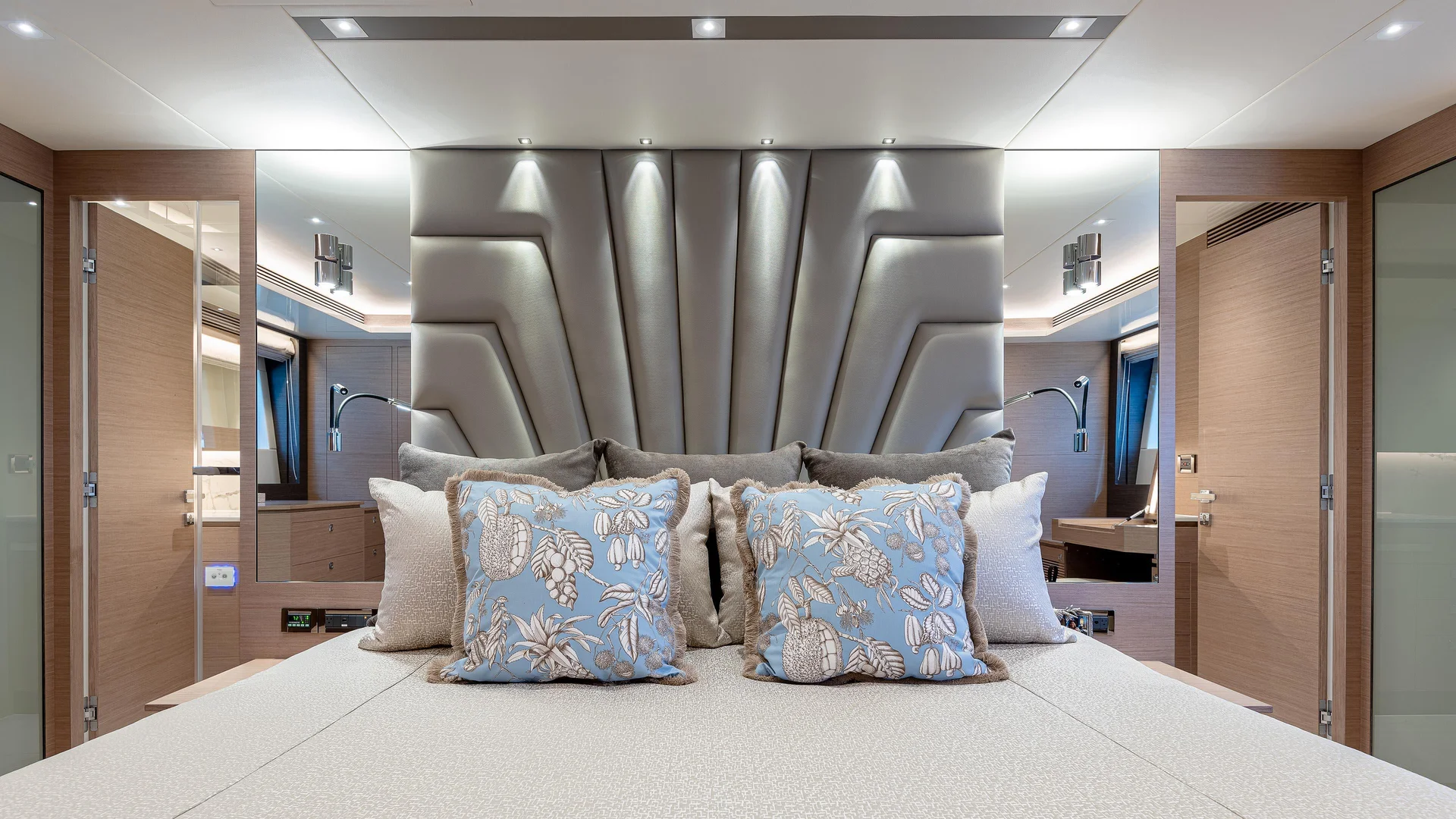 Horizon Yachts E90 — photo 10
