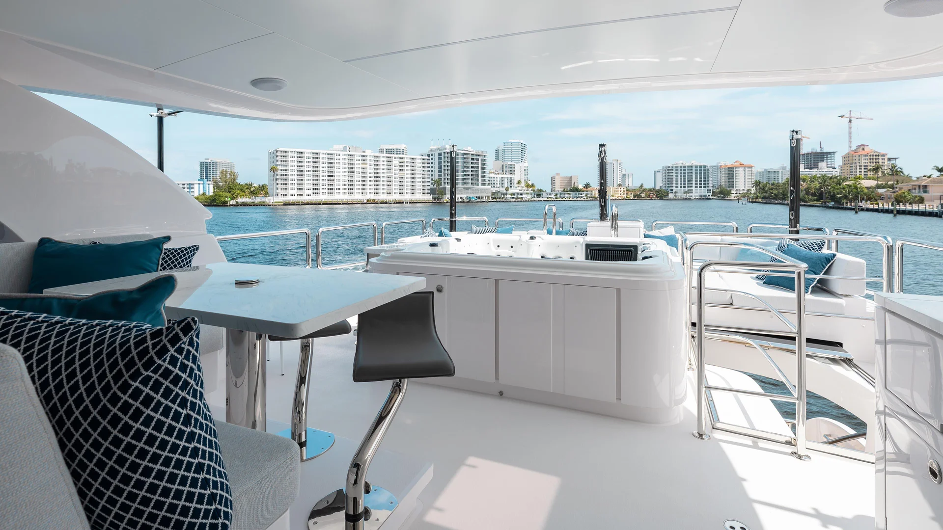 Horizon Yachts E90 — photo 4