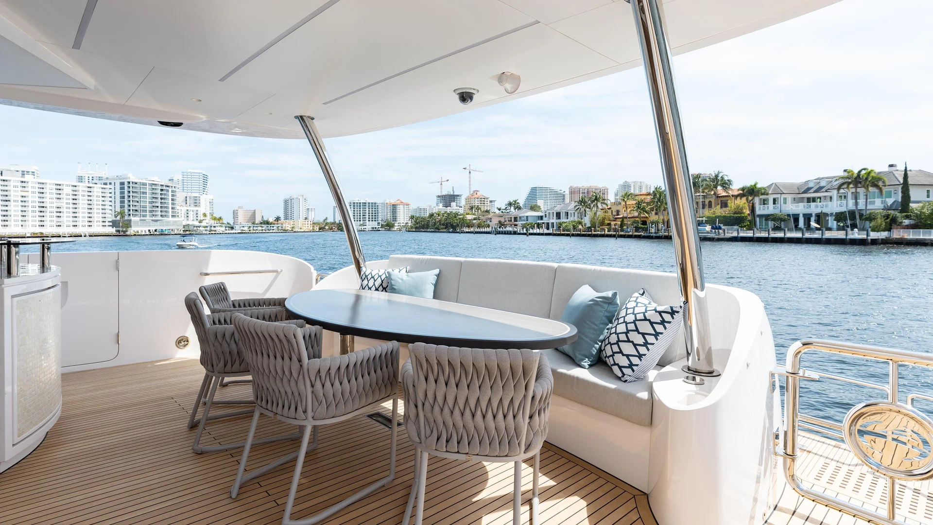 Horizon Yachts E90 — photo 7