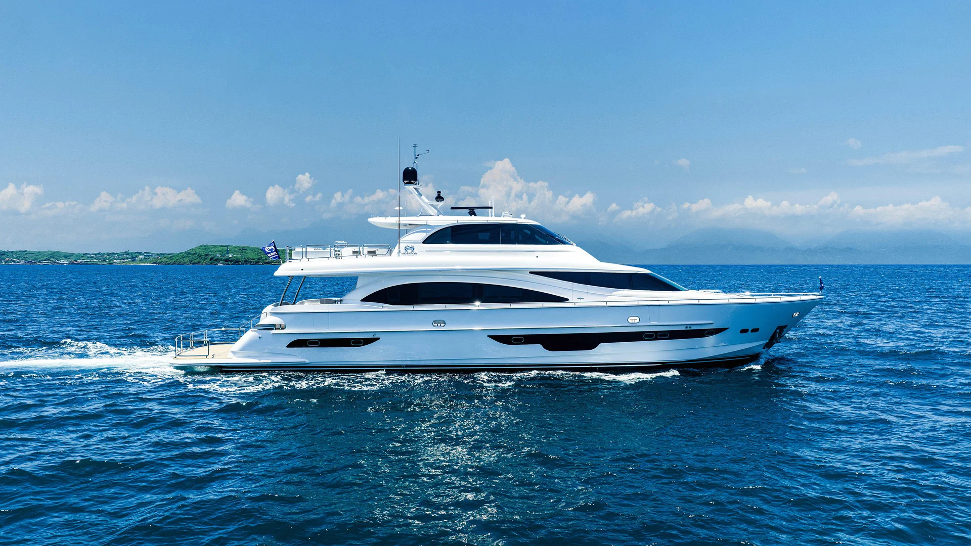 Horizon Yachts E90 — photo 9