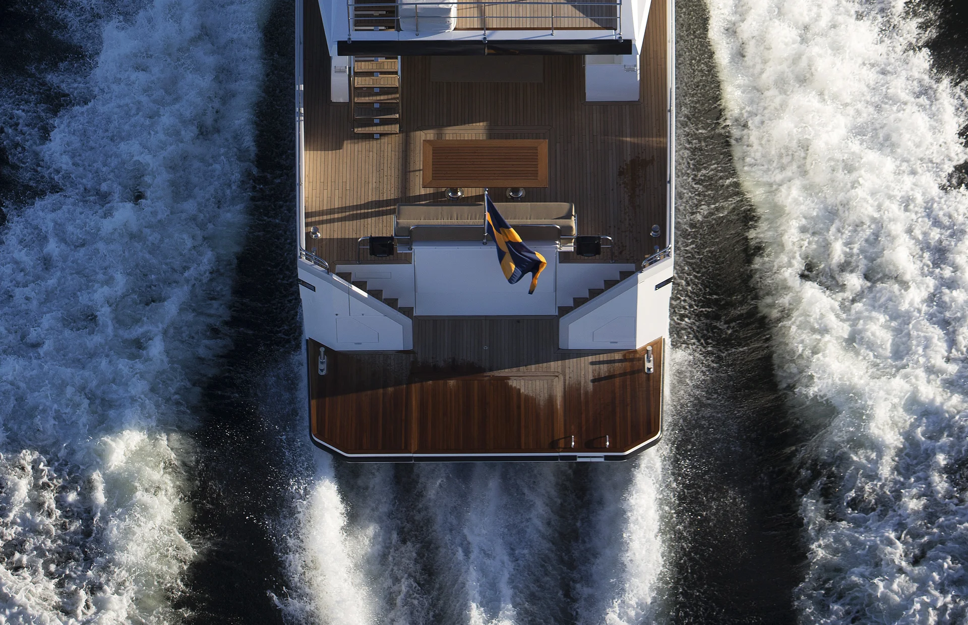 Delta Powerboats 88 carbon — photo 3
