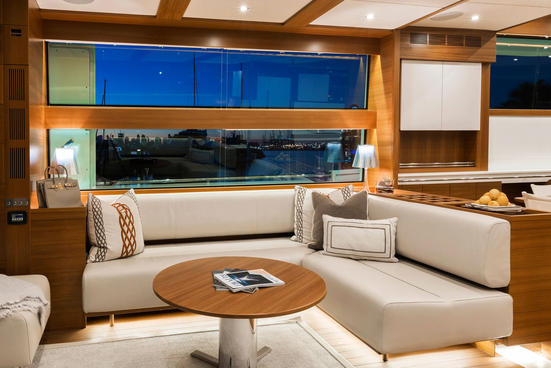 Delta Powerboats 88 carbon — photo 4