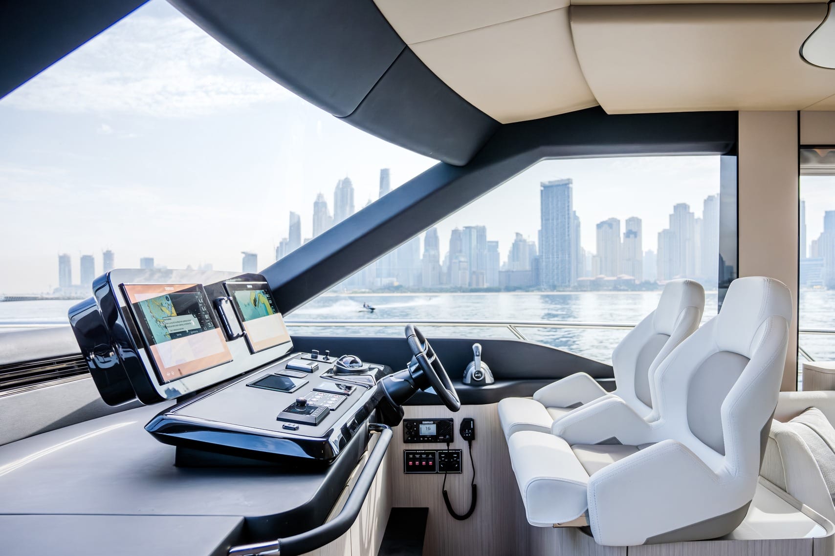 Majesty Yachts Majesty 65 — photo 4