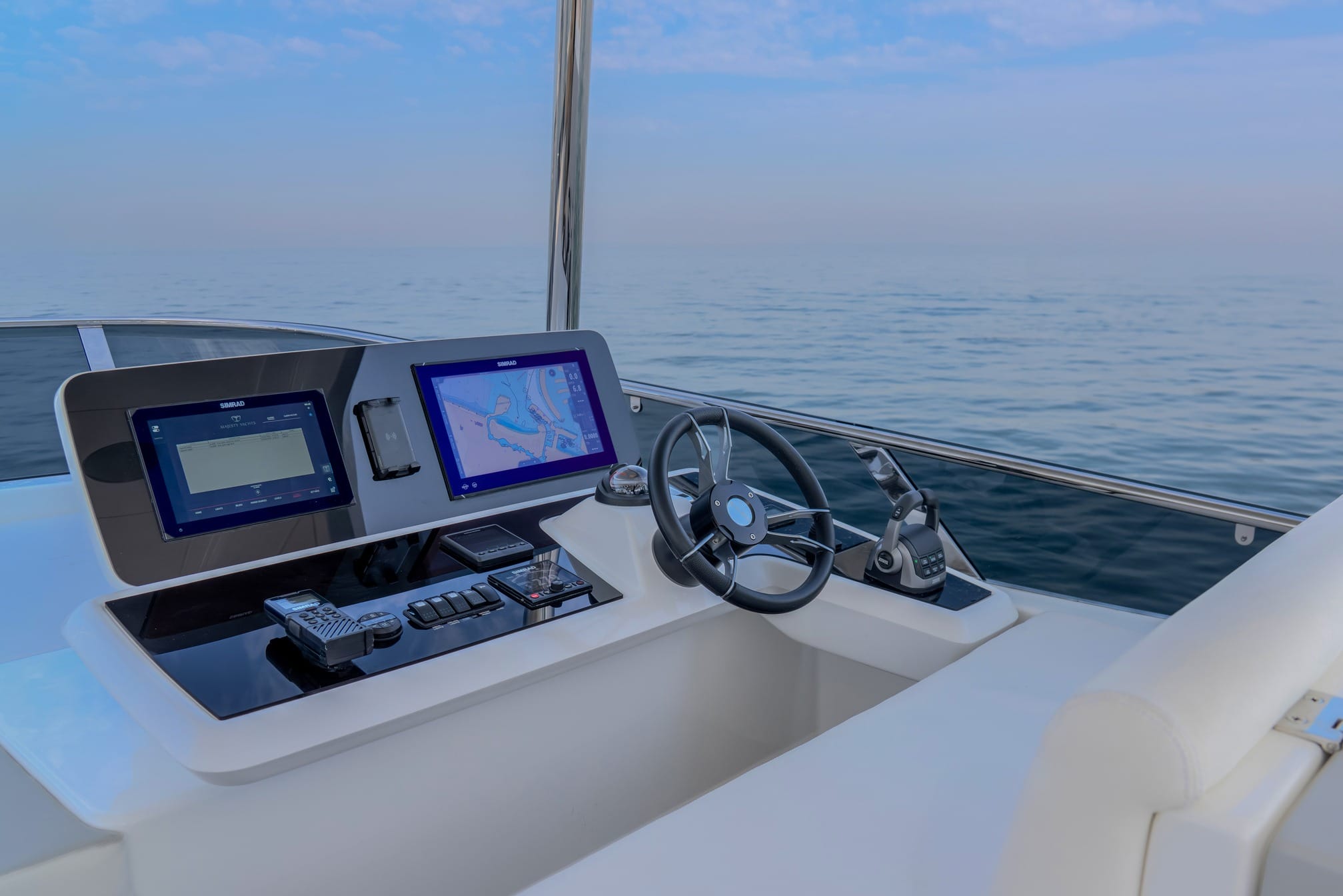 Majesty Yachts Majesty 65 — photo 8