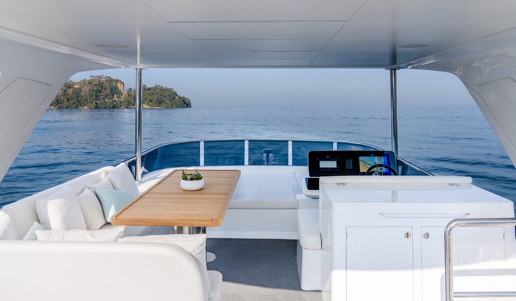 Majesty Yachts Majesty 65 — photo 9