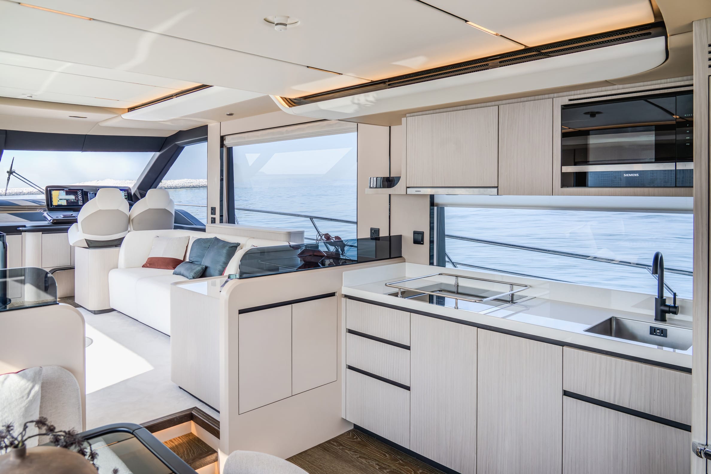 Majesty Yachts Majesty 65 — photo 5