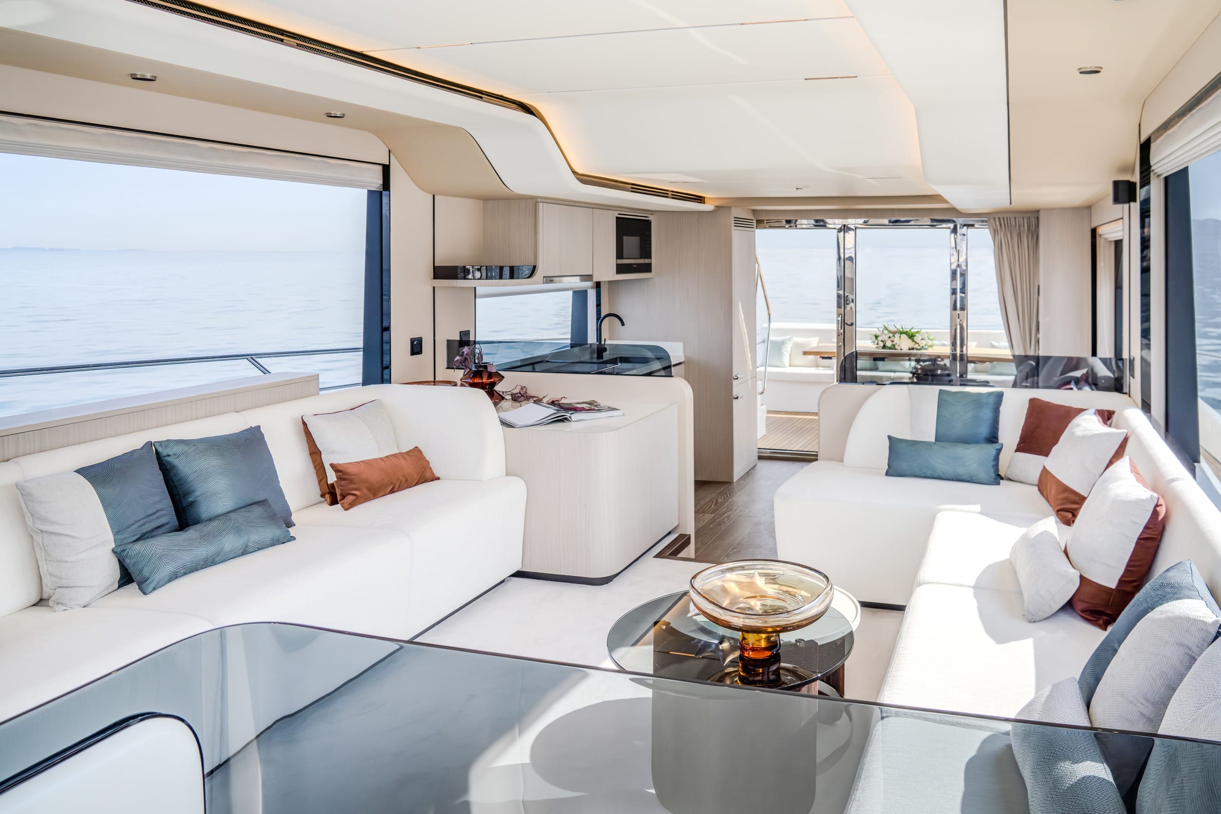 Majesty Yachts Majesty 65 — photo 6