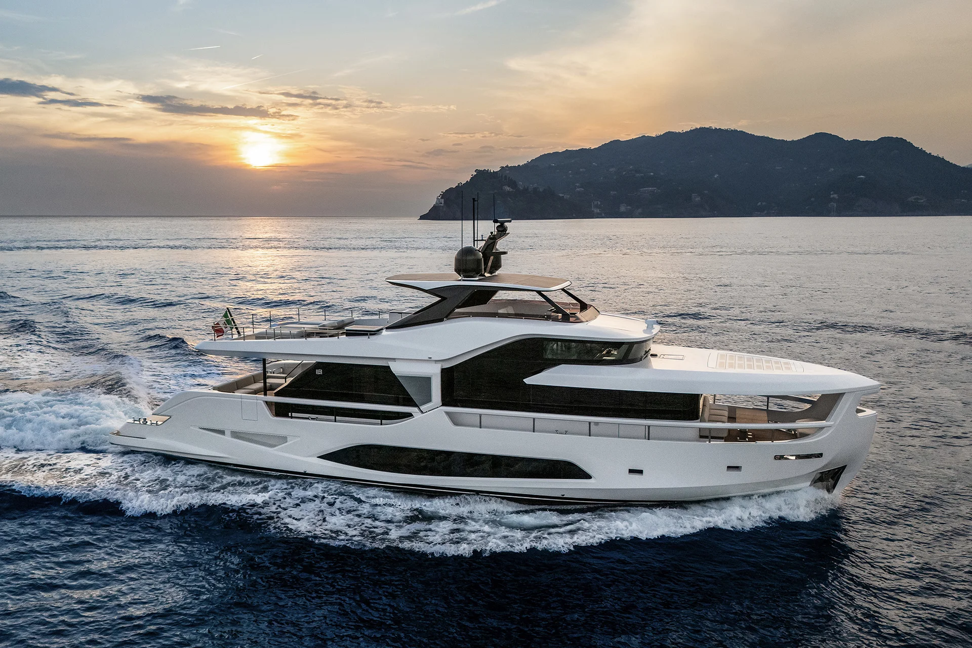 Ferretti Infynito 80 — photo 1