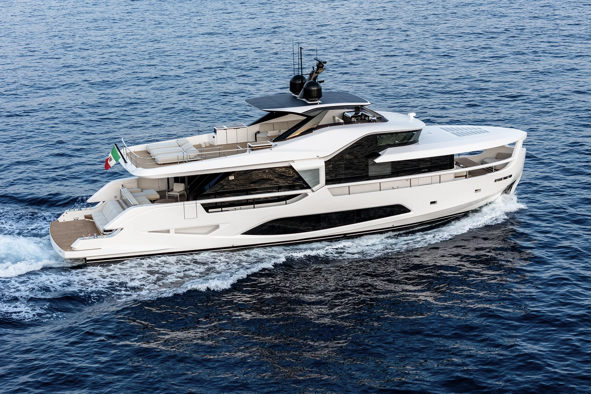 Ferretti Infynito 80 — photo 9