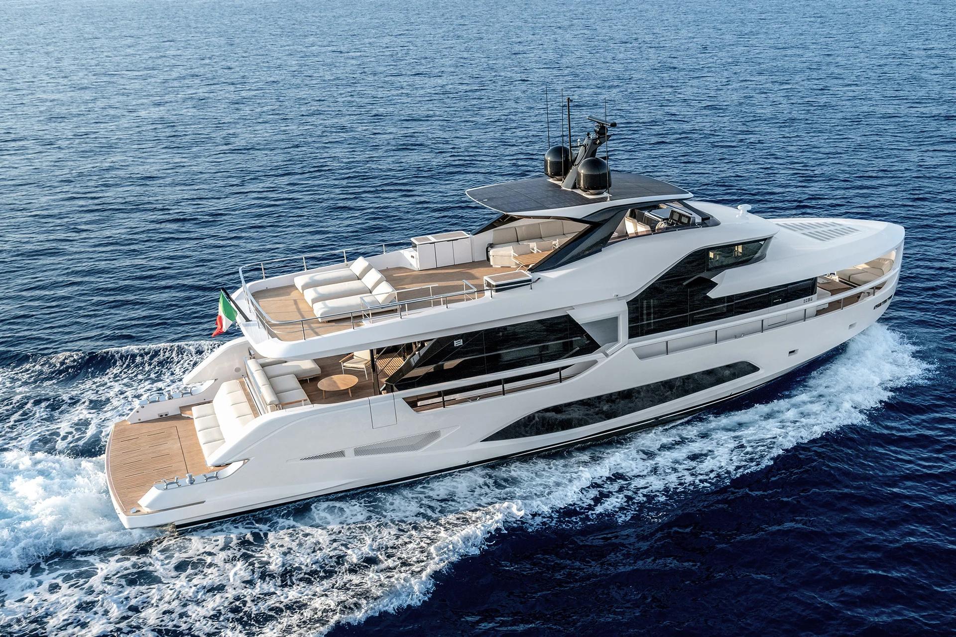 Ferretti Infynito 80 — photo 10