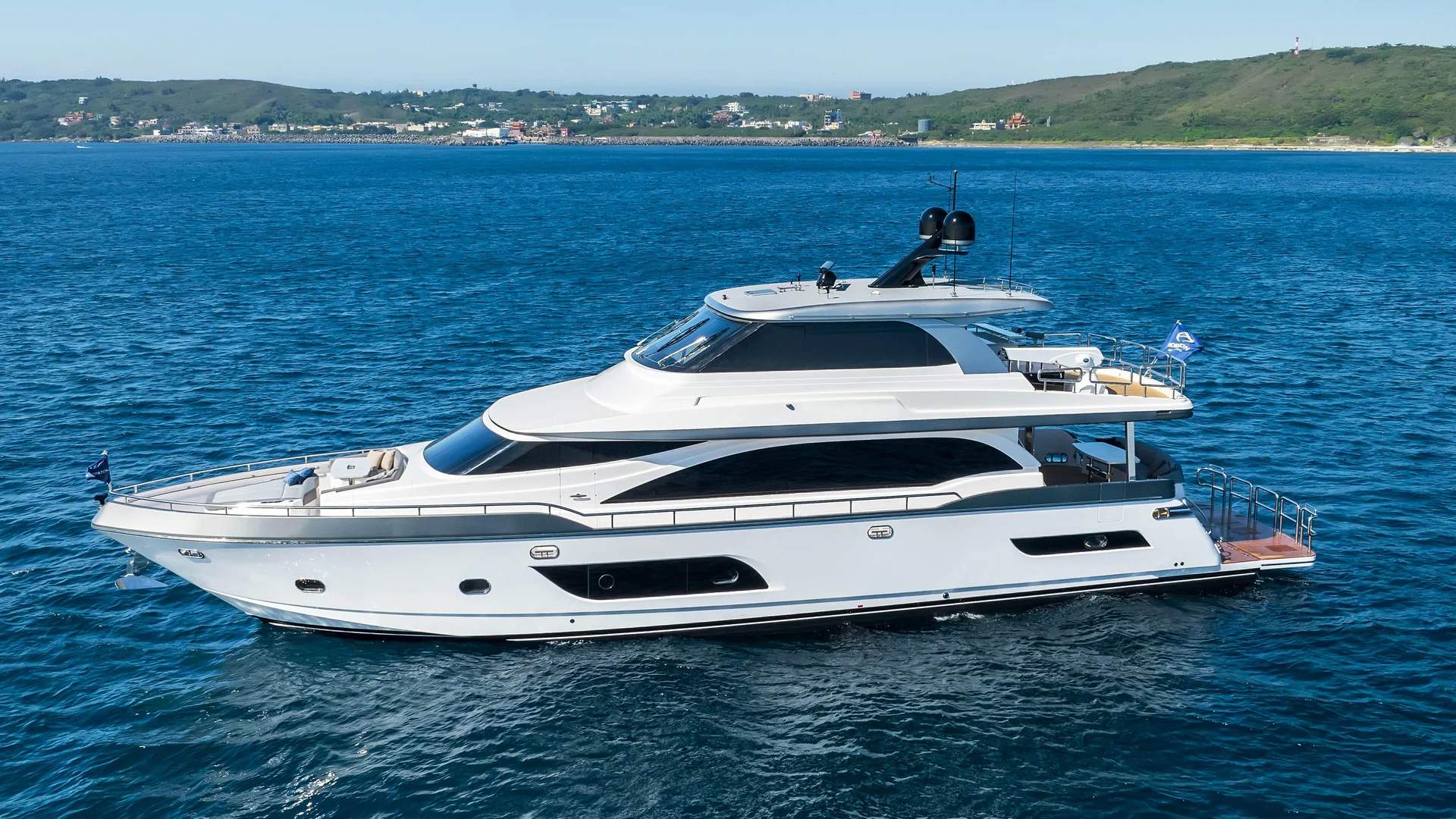 Horizon Yachts E75 — photo 6