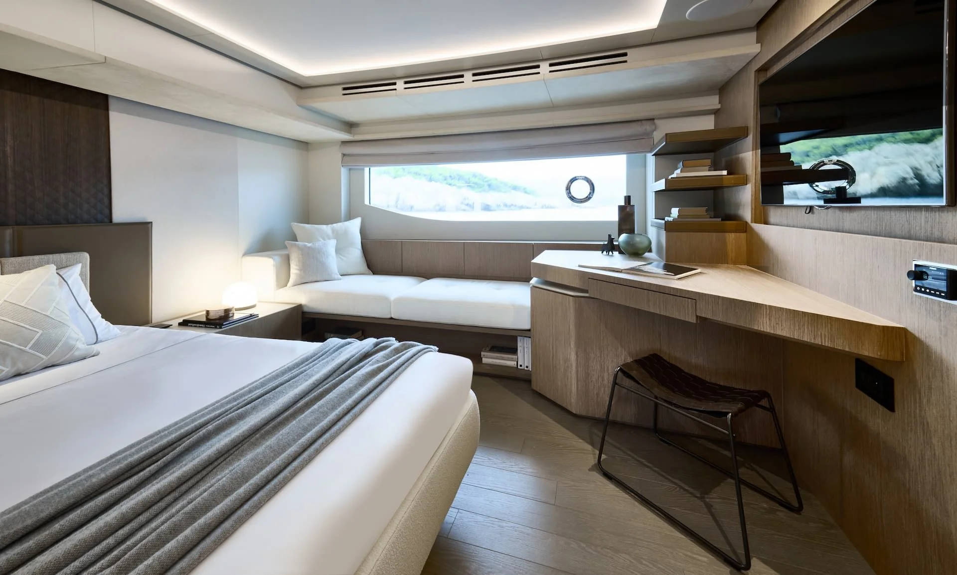 Prestige Yachts M7 — photo 10