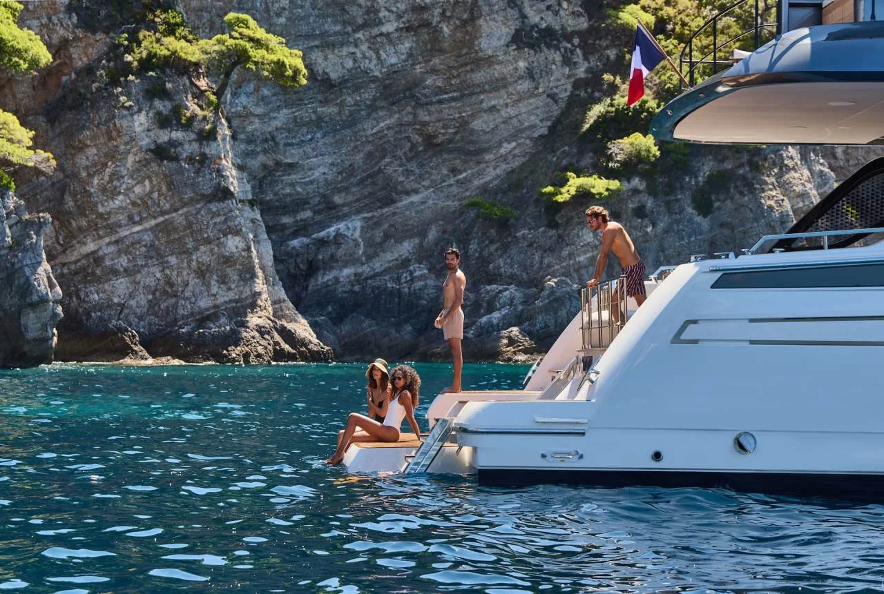Prestige Yachts M7 — photo 2