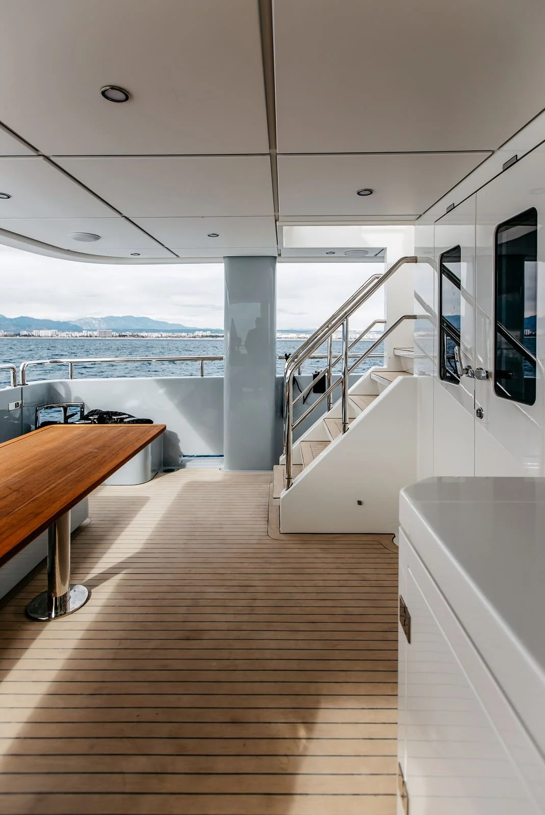 Bering Yachts B72 — photo 4