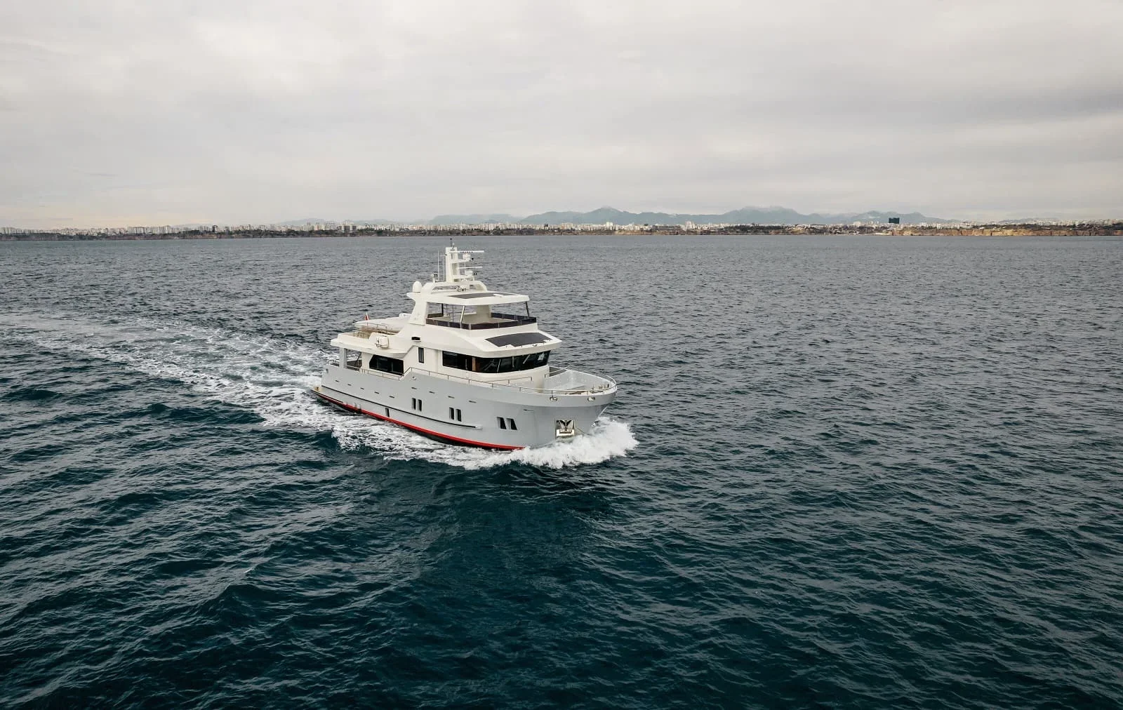 Bering Yachts B72 — photo 1