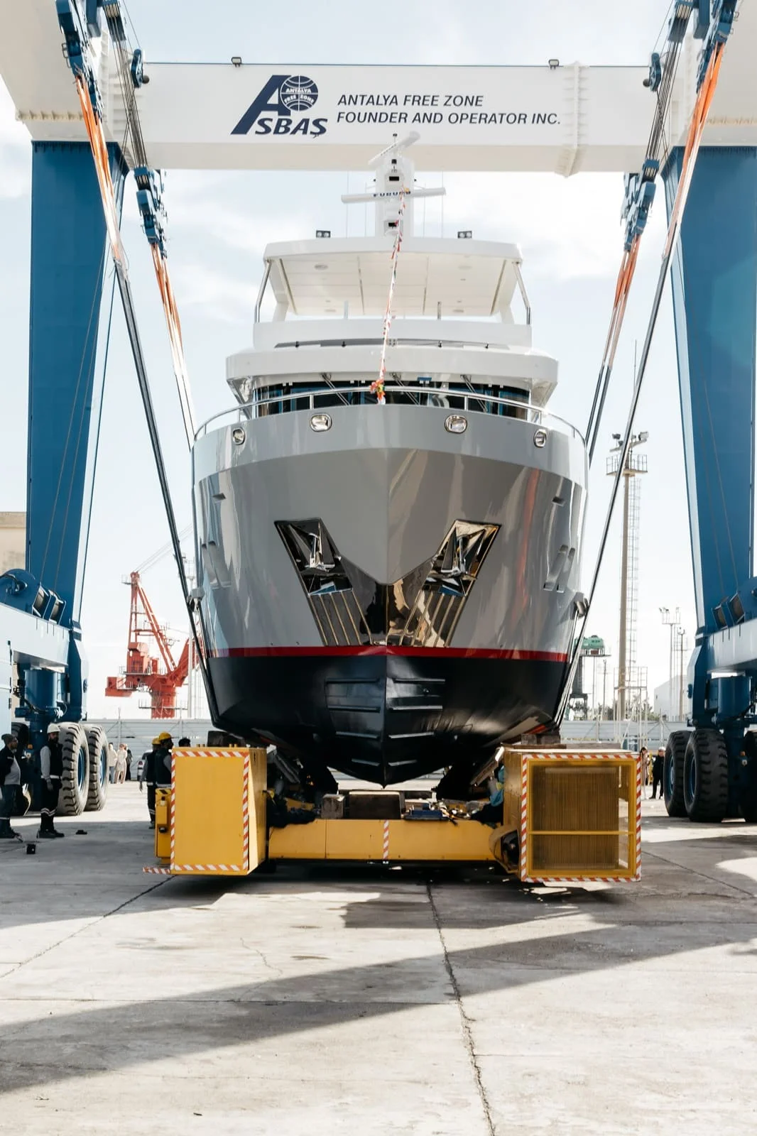 Bering Yachts B72 — photo 7