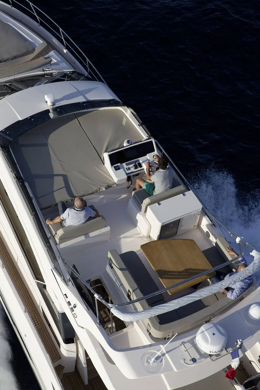 Cayman Yachts F520 — photo 10