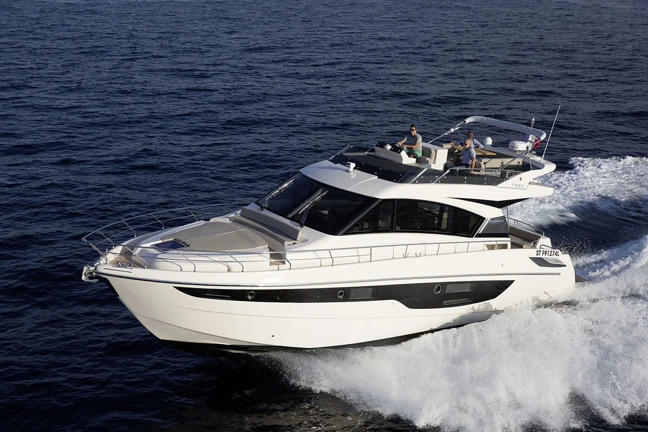 Cayman Yachts F520 — photo 4