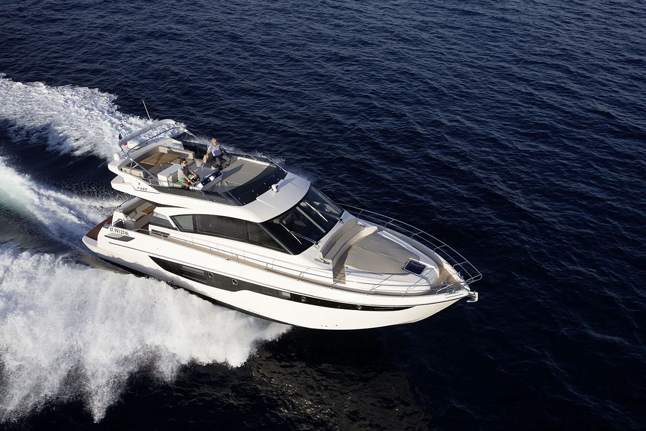 Cayman Yachts F520 — photo 1
