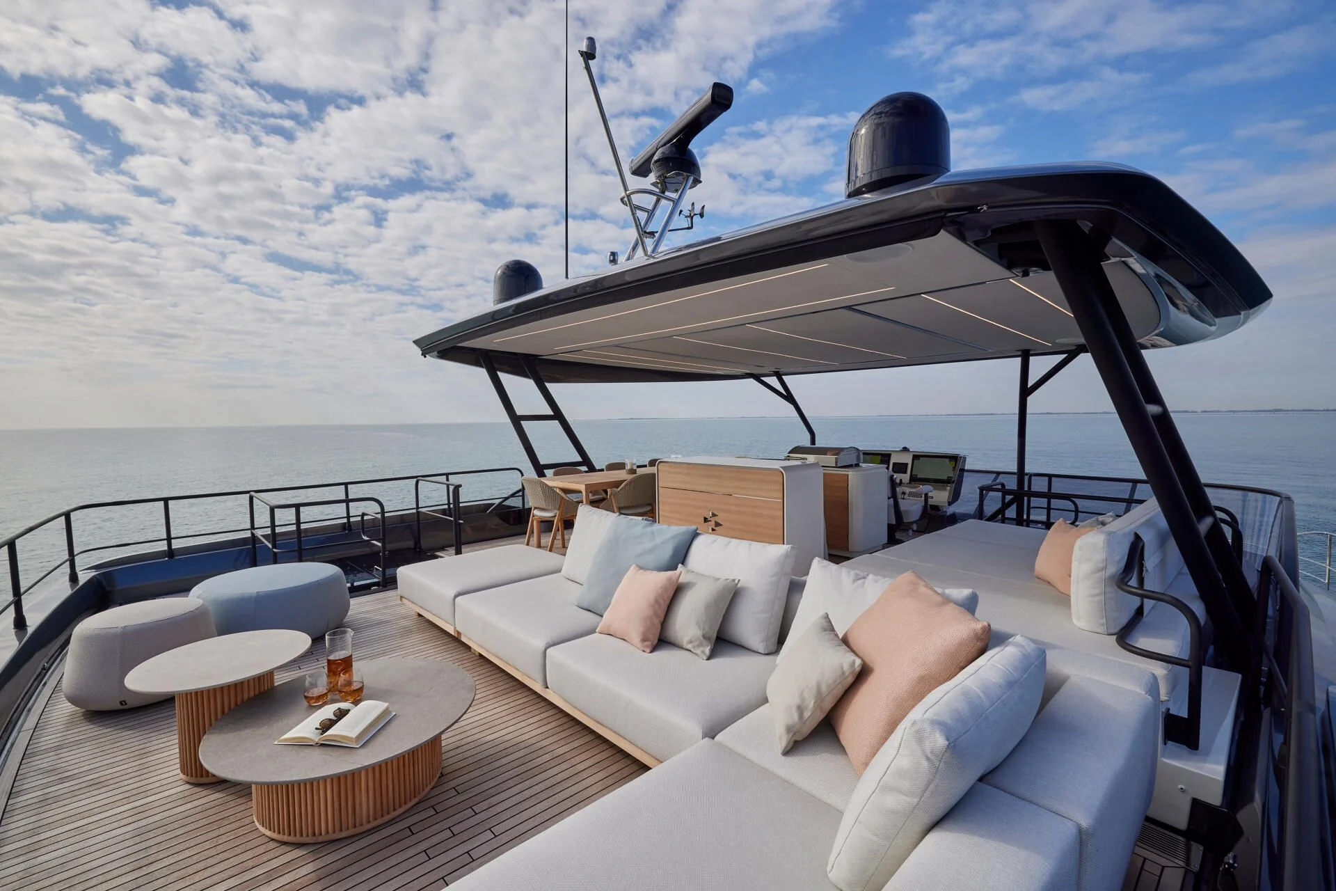 Prestige Yachts M8 — photo 9