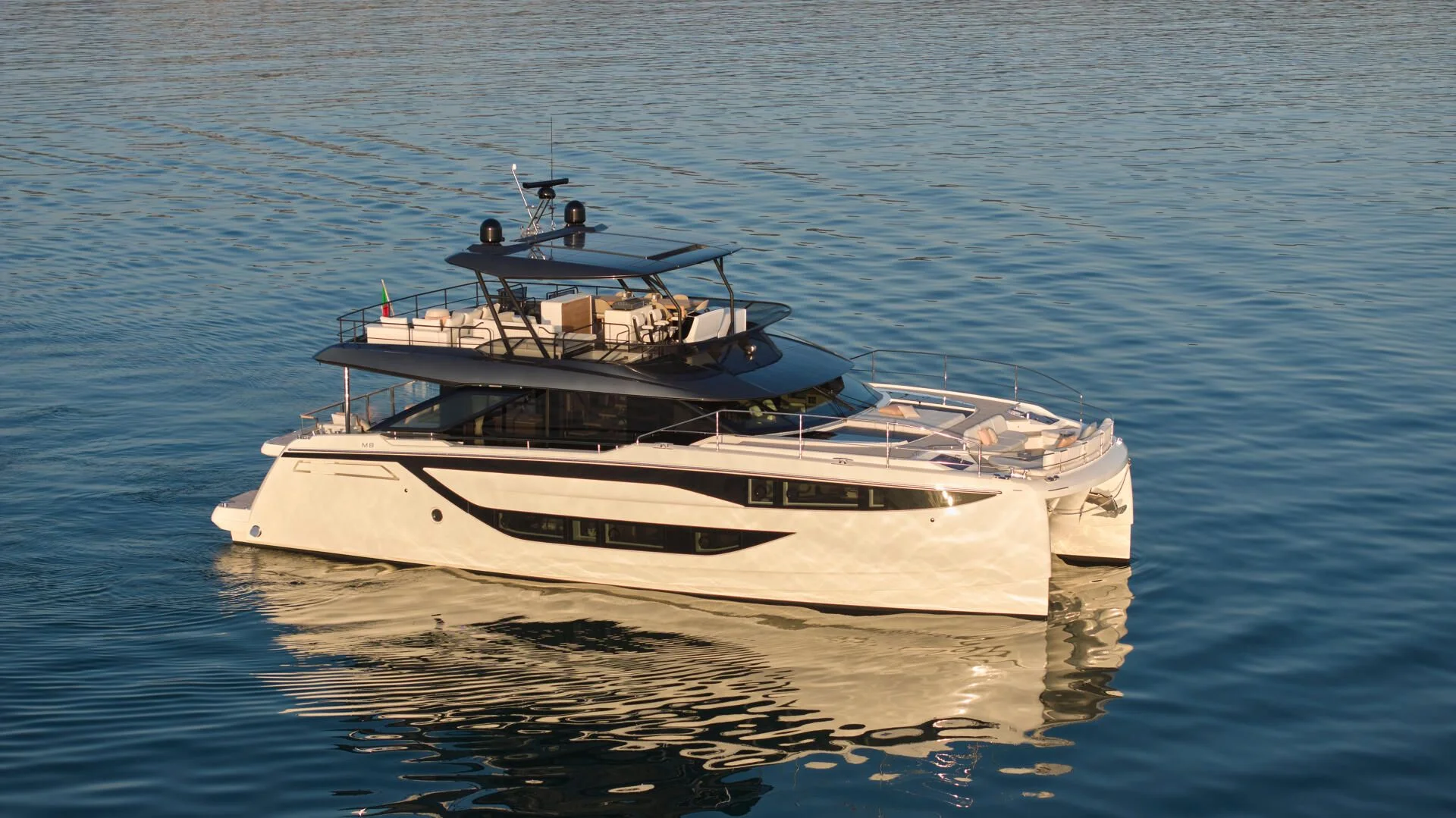 Prestige Yachts M8 — photo 10