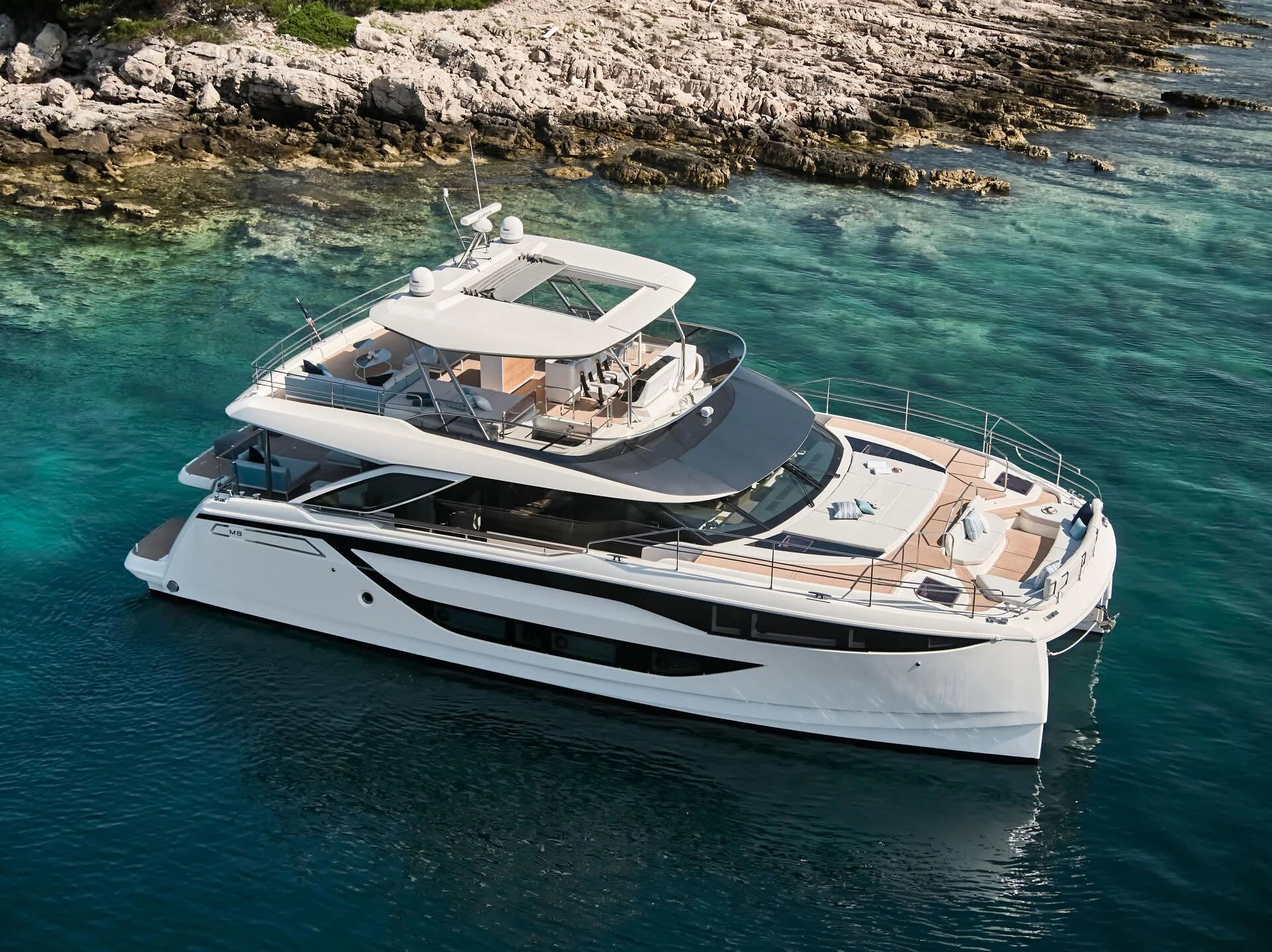 Prestige Yachts M8 — photo 1