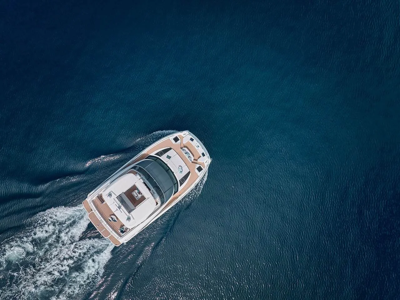 Prestige Yachts M8 — photo 2