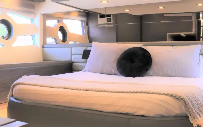 Cobrey Yachts Cobrey 52 HT — photo 3