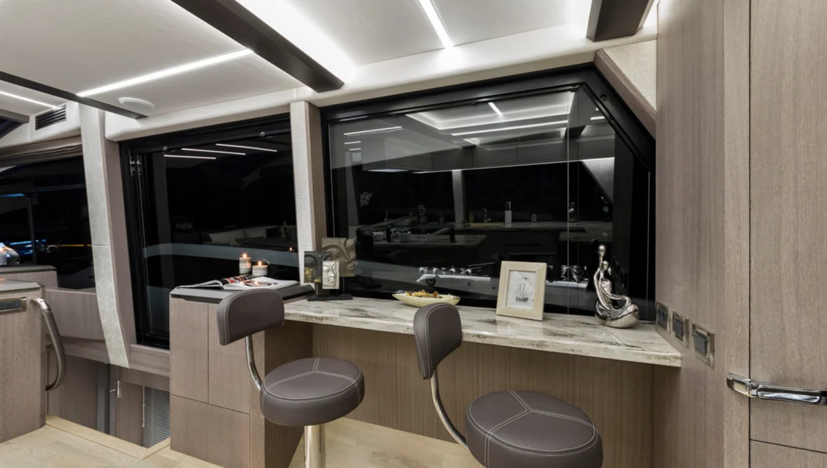 Galeon 640 fly — photo 8