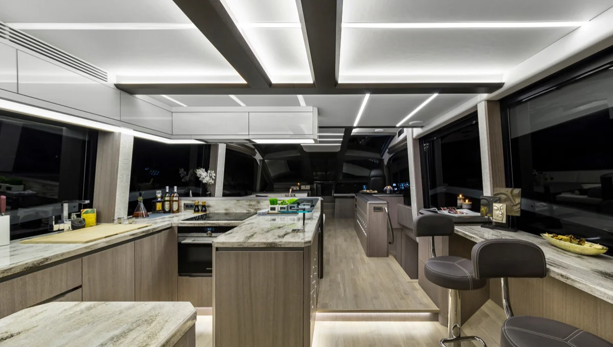 Galeon 640 fly — photo 9