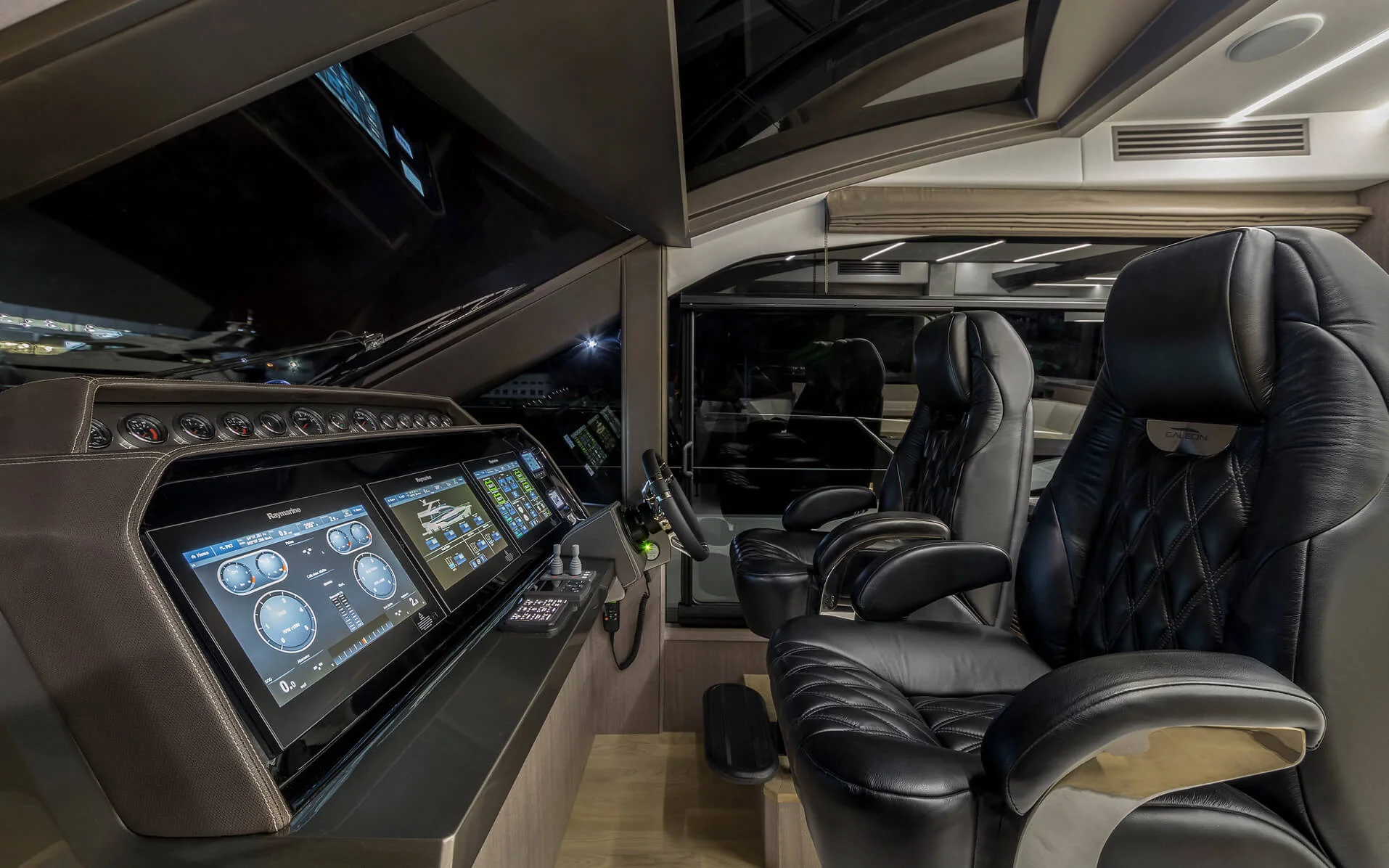Galeon 640 fly — photo 2