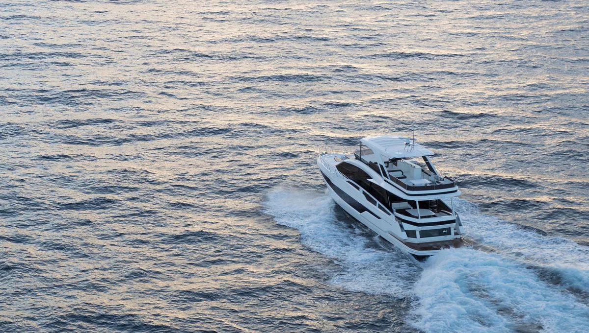 Galeon 640 fly — photo 7