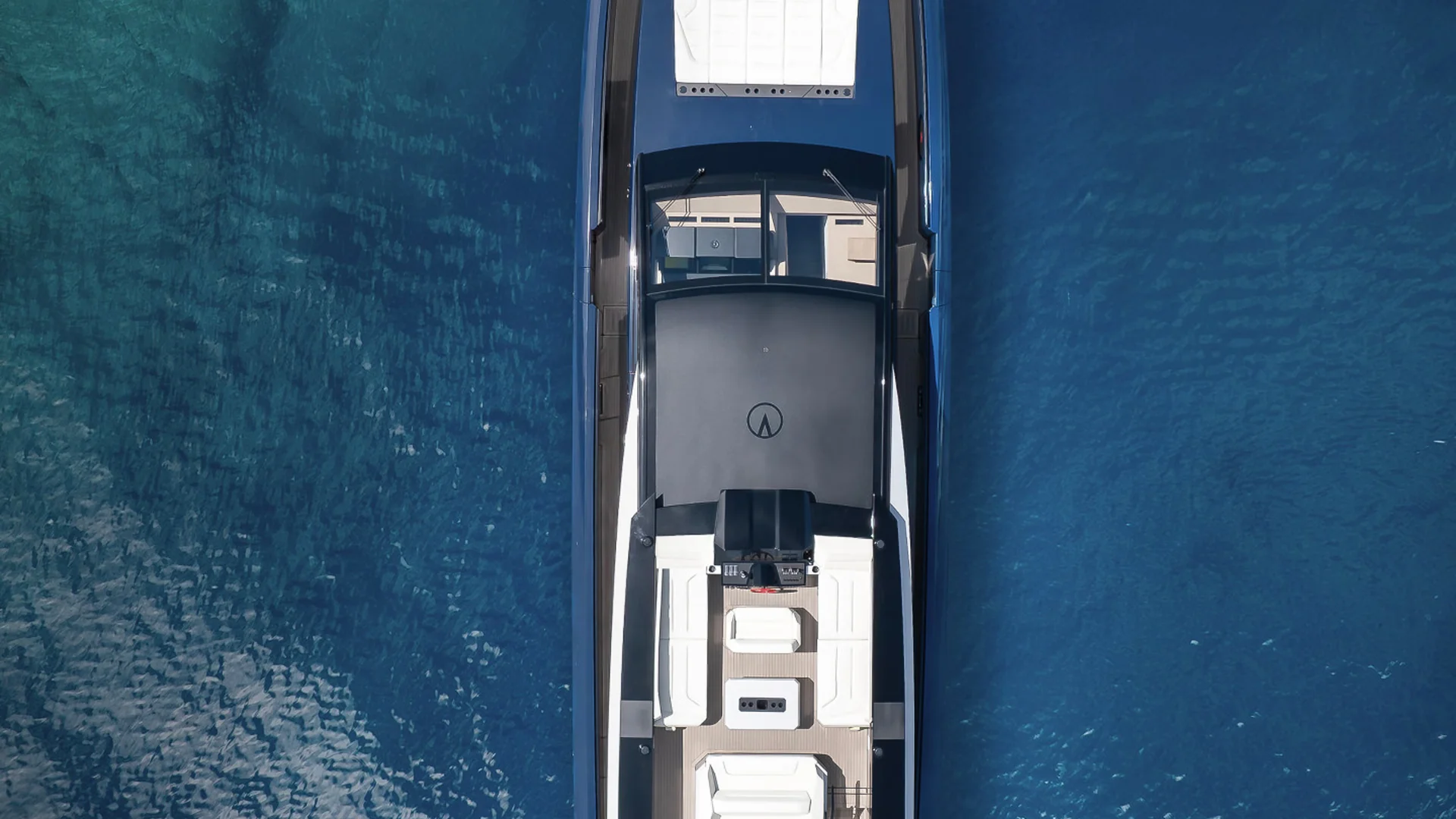 Vanquish Yachts VQ115 Veloce — photo 7