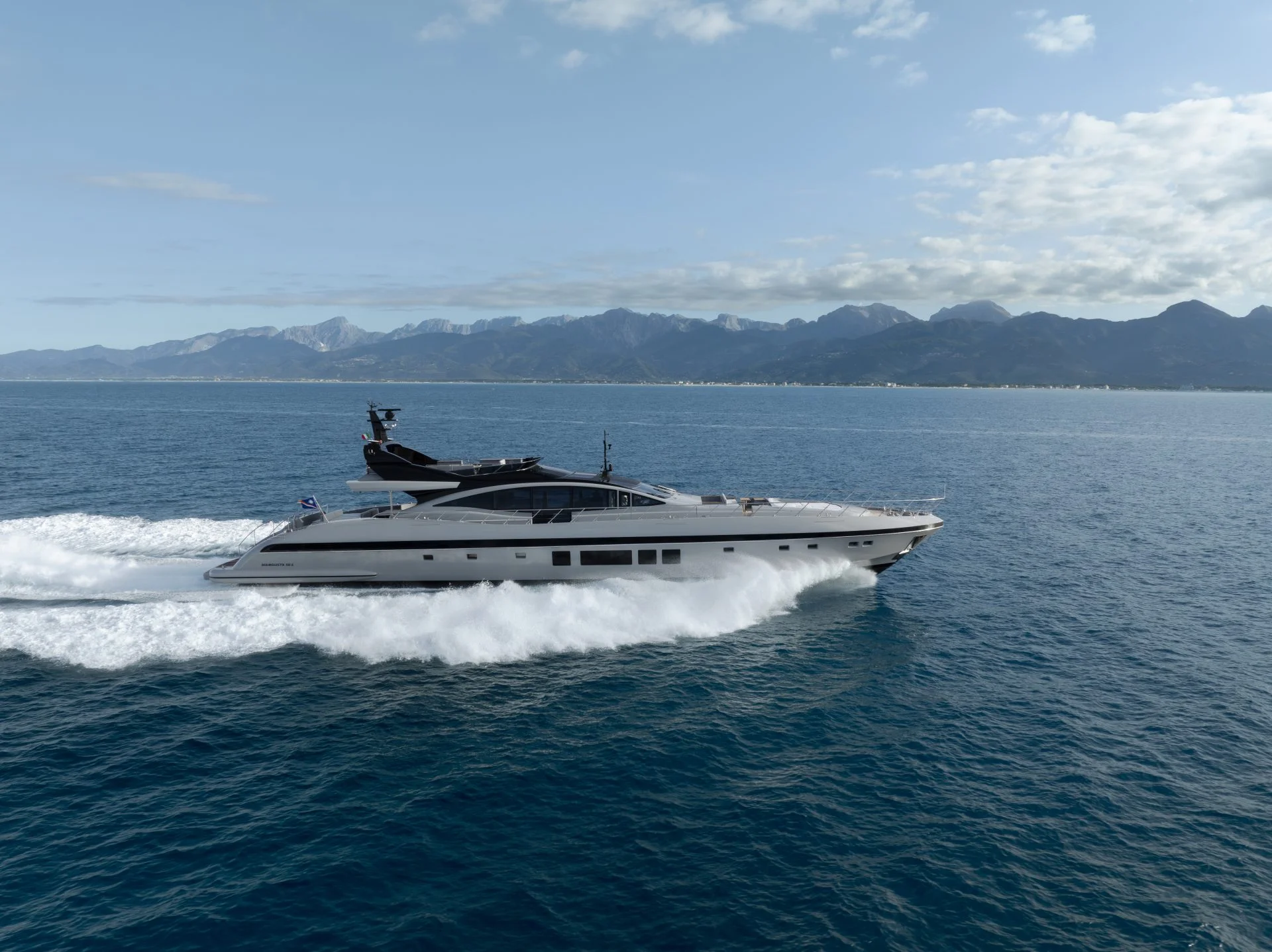 Mangusta Yachts Mangusta 132E — photo 1