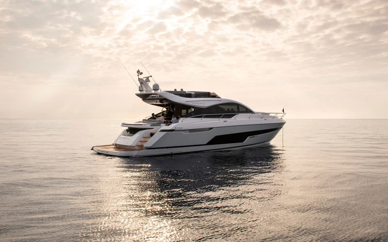 Fairline Phantom 65 — photo 3