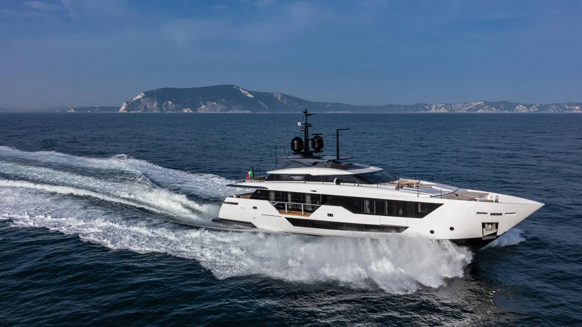 Custom Line Saetta 106 — photo 7