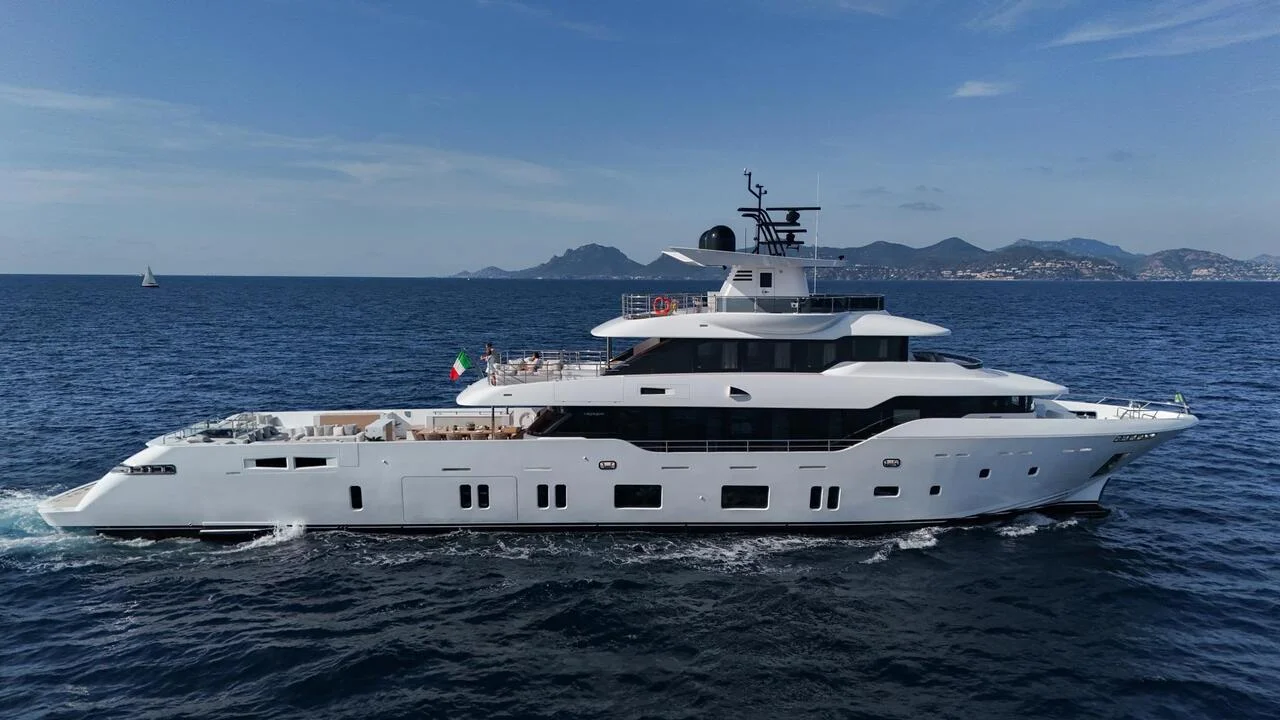 Canados Oceanic 143 Tri-Deck — photo 1