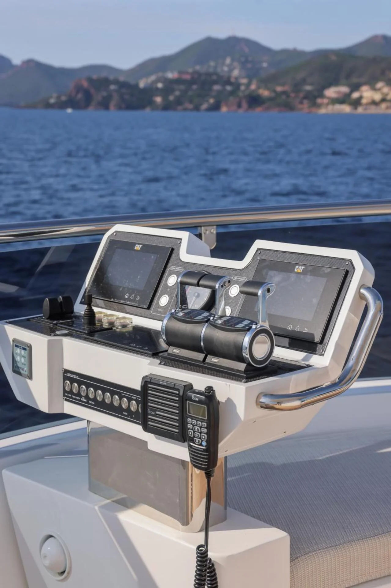 Canados Oceanic 143 Tri-Deck — photo 5