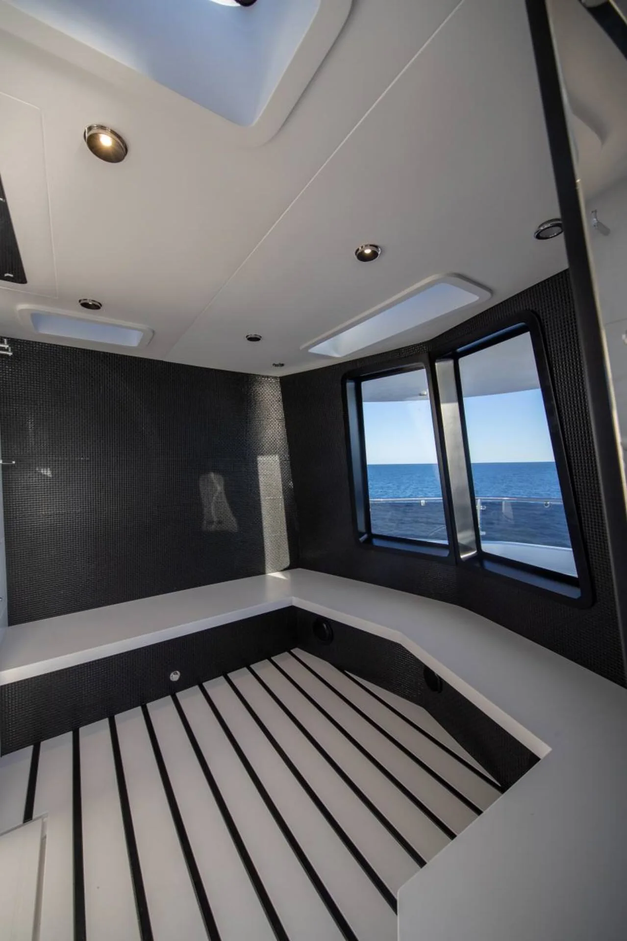 Canados Oceanic 143 Tri-Deck — photo 6