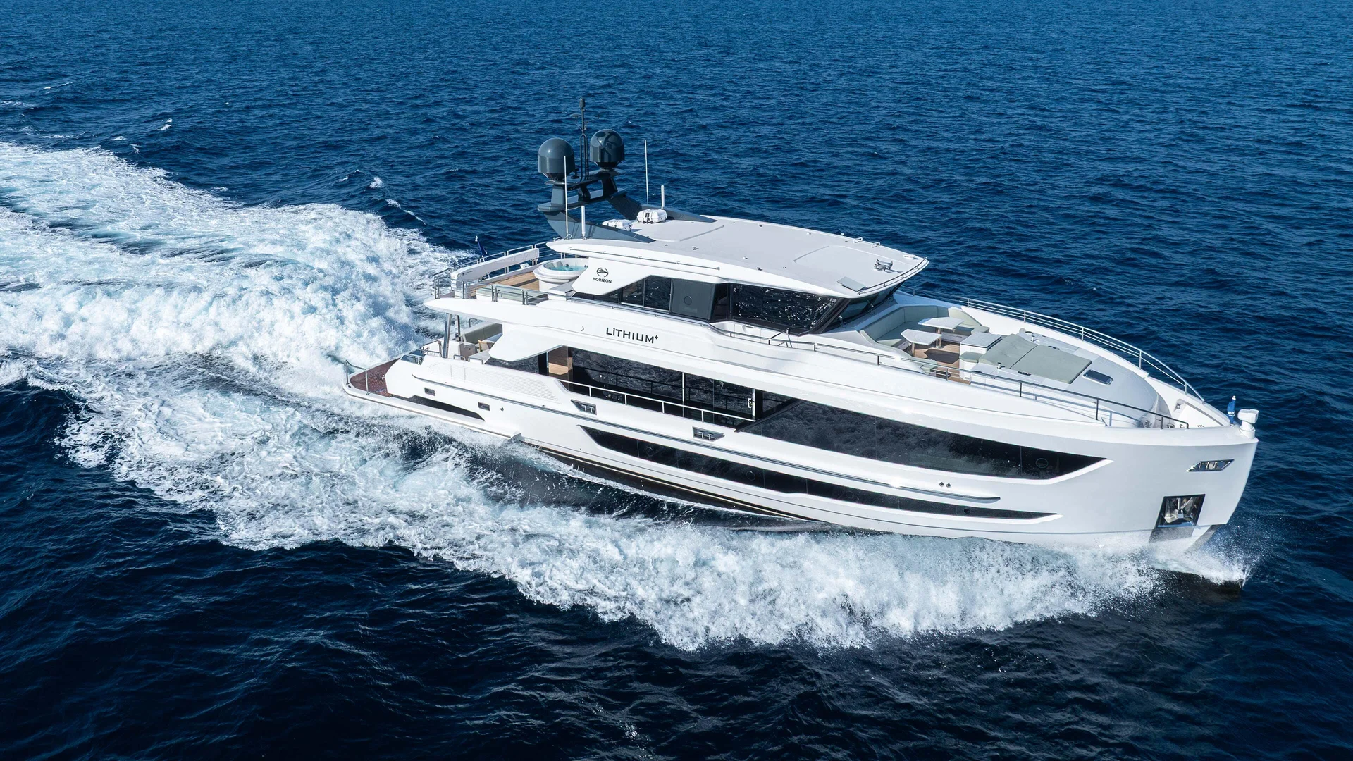 Horizon Yachts FD90 — photo 4