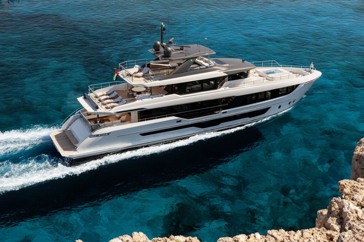 Majesty Yachts Majesty 112 — photo 3