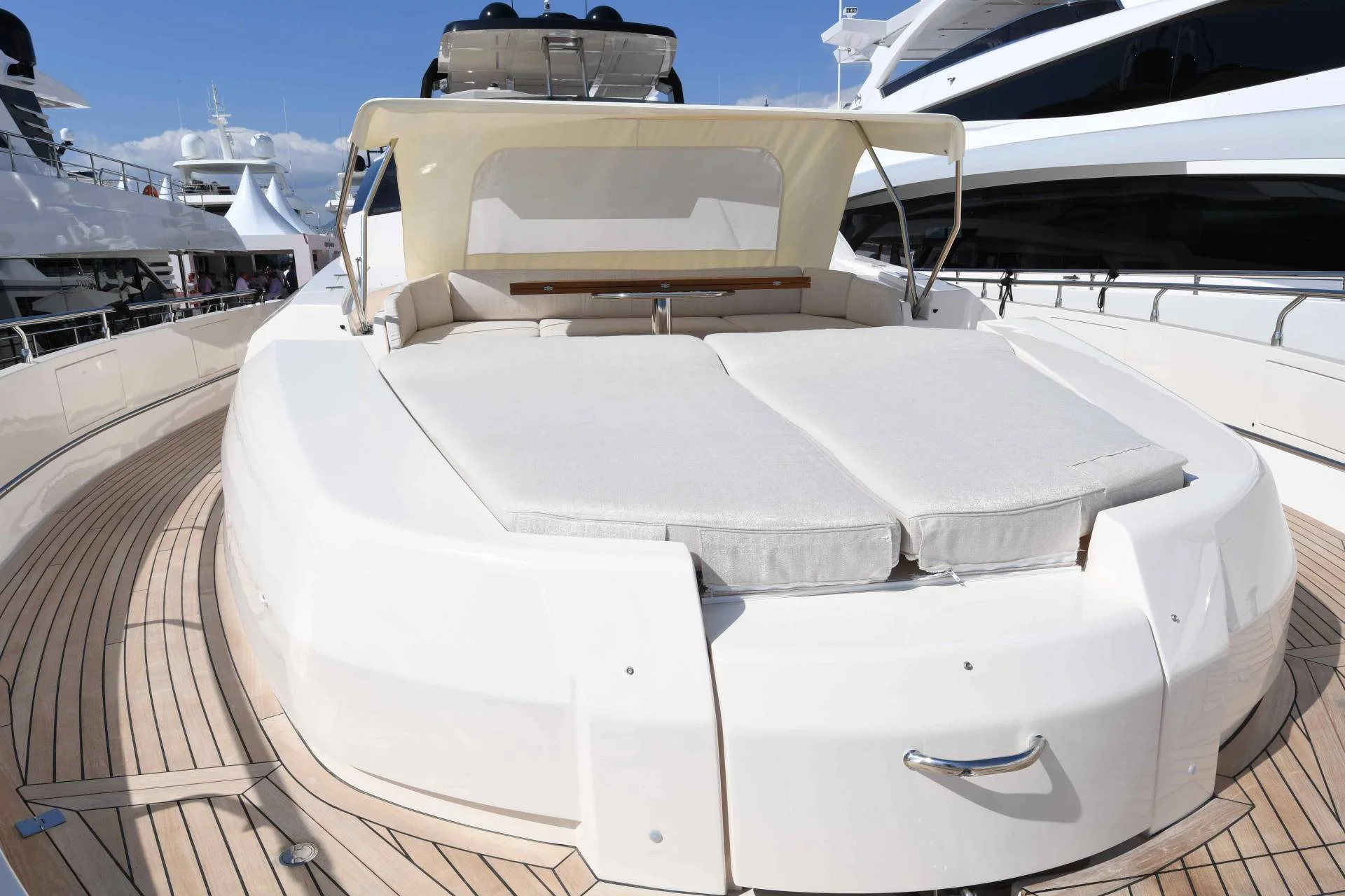 Cayman Yachts F920 — photo 10