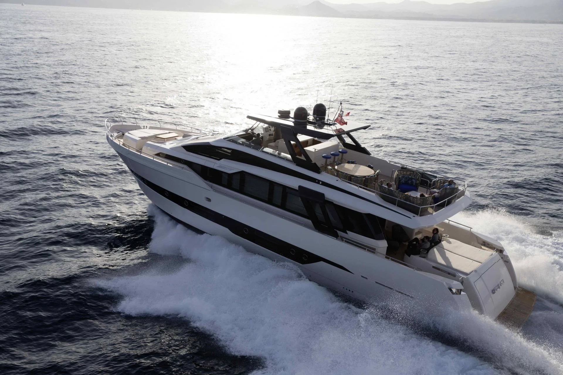 Cayman Yachts F920 — photo 4
