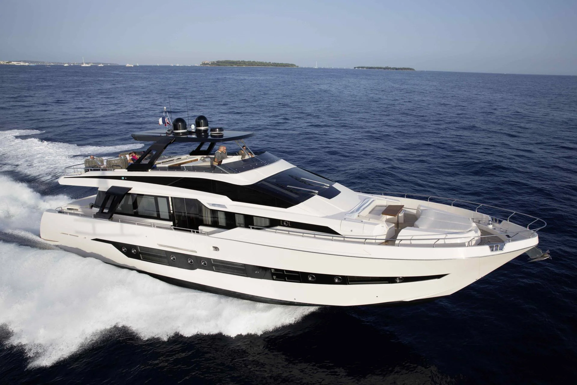 Cayman Yachts F920 — photo 8
