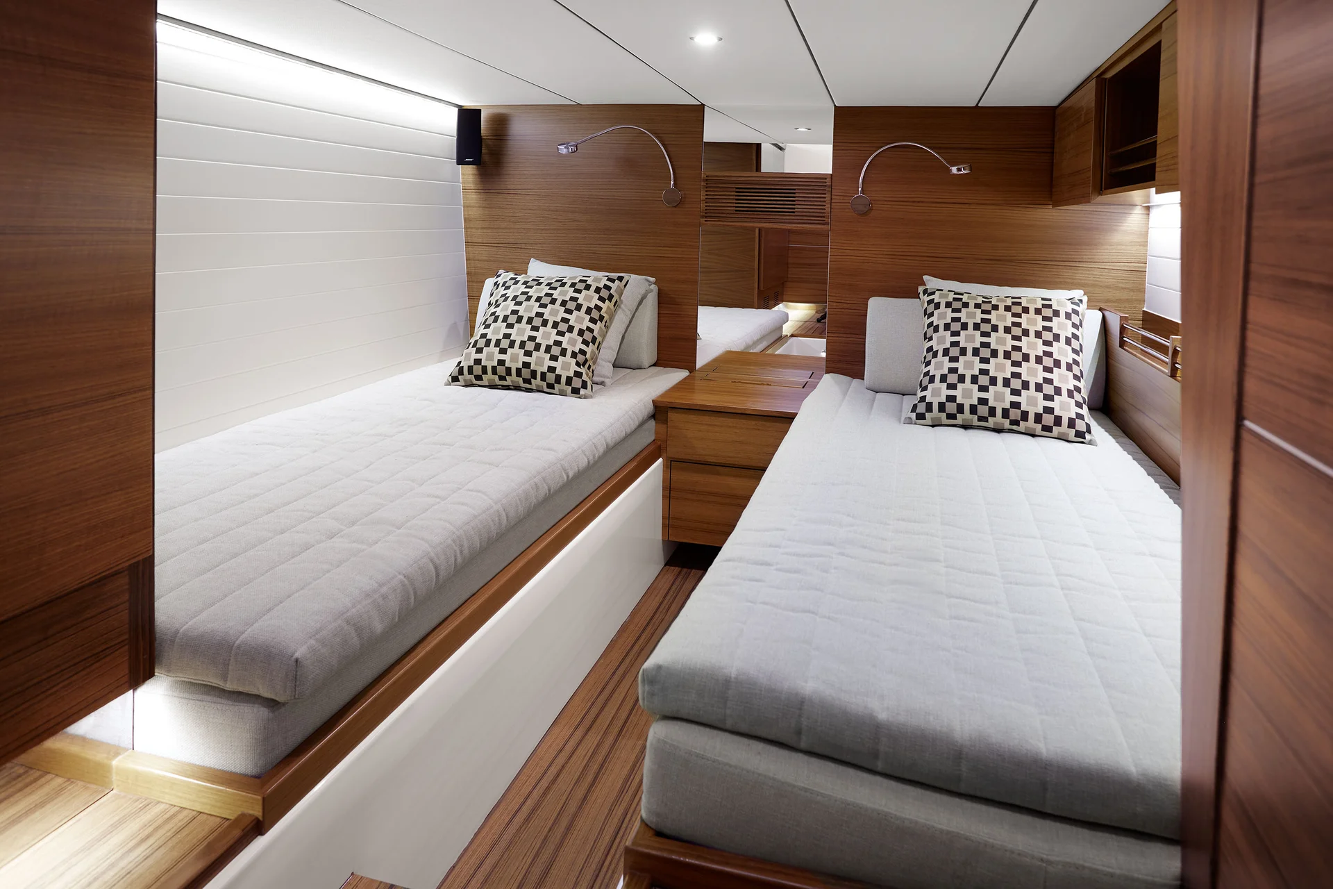 Delta Powerboats 54 ips — photo 10